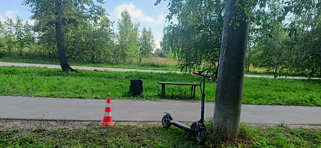 В Наволоках самокатчик сбил на тротуаре 80-летнюю женщину